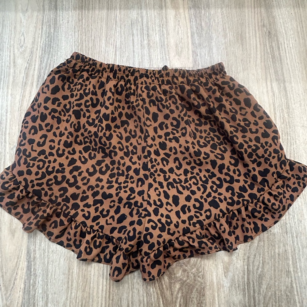 Leopard Print Ruffle Shorts - Picture 2 of 2